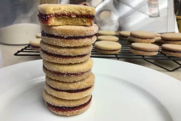 Almond-Raspberry Sandwich Cookies