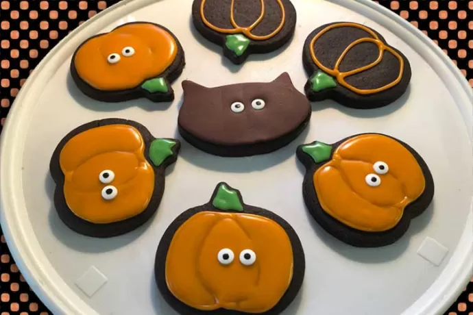 Jack-o’-Lanterns & Cats (Chocolate Cookies)