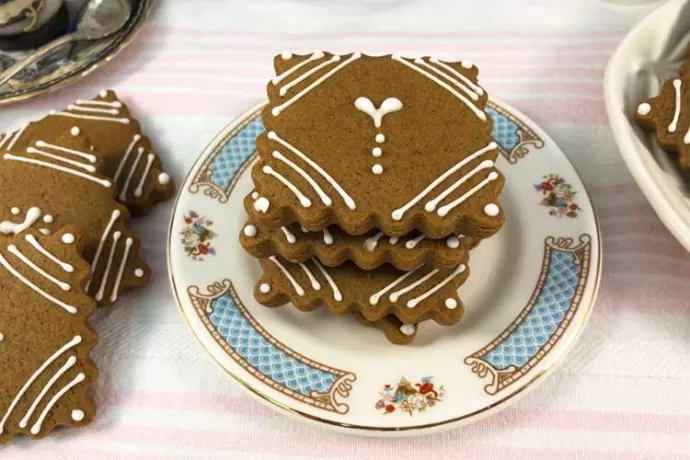 Gingerbread Tea Cookies