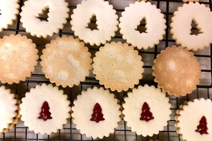 Raspberry-filled Sandwich Cookies