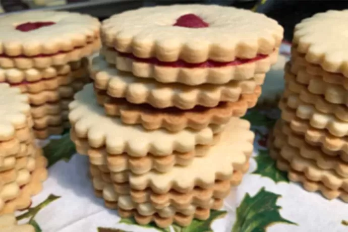 Raspberry-filled Sandwich Cookies