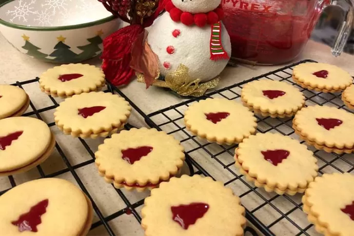 Raspberry-filled Sandwich Cookies